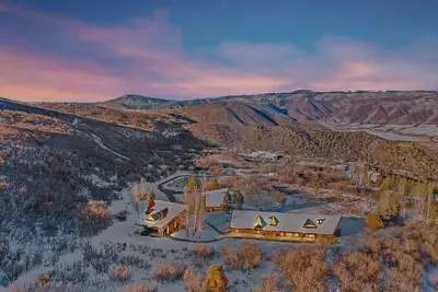 Image de Luxury Experience at Mountaintop Compound - 35 Acres With Panoramic Views