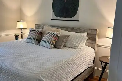 Image de 2-bedroom house in lovely Charlotte with cool Ac and charm