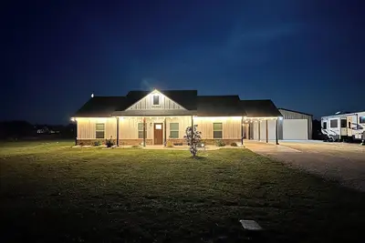 Image de 3br Retreat. Family/Pet Friendly. 9. 5 miles-Downtown Paris Tx. Quiet & Spacious