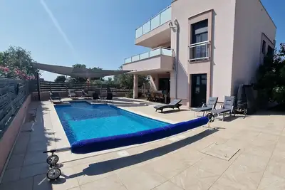 Image de Villa Karizma - Sea View, Pool, Hot Tub, Brijuni, Peroj