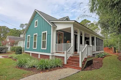 Image de Isle of Hope Cottage w Historic Charm & Location!