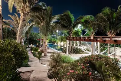 Image de Caribbean Sunrises: Private Pool, 90 m Beach
