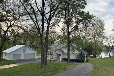 Completely Updated, Lakefront 6 Bedroom on Monkey Island
