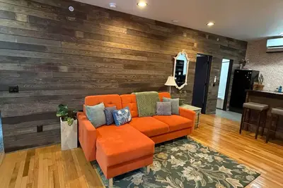 Urban Garden Loft - Historic Charm & Bold Design