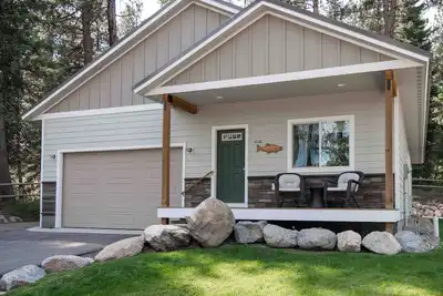 Image de Modern Home in the Pines - Pine Ridge Retreat - McCall, Idaho
