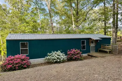 Image de Lake Hartwell 2 bedroom w/ deck & dock! Plenty of parking for boats on trailers