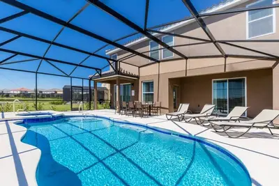 Image de Sunset breeze villa, 6bd, lake, pool, spa & grill