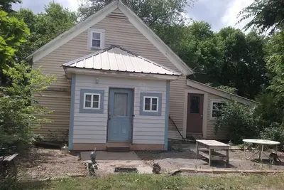 Image de Historic 150 year old renovated schoolhouse 1-bedroom in Drexel with Ac