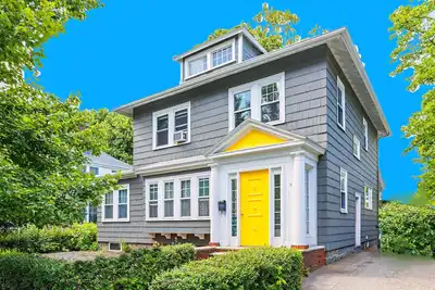 Image de Vintage Brookline Home 1 Minute from Mbta