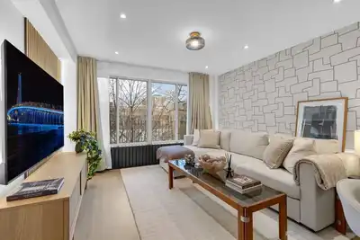 Image de La Galerie Luxe - 1br - King Bed & Parking Inc.