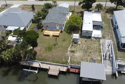 Brand New Waterfront 3 Bedroom with dock