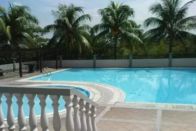 Image de Relax in Modern Comfort-Quick access to City Essentials & healthcare facilities.