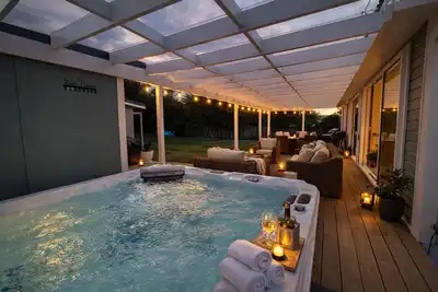 Image de Lake Maraetai Escape with hot tub and outdoor living