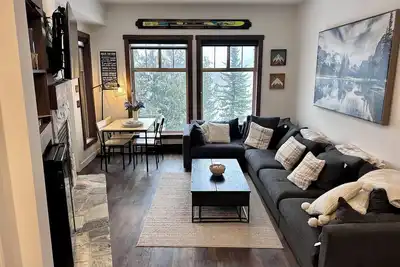 Image de Spectacular Ski-in/Ski-out Mountain Condo!