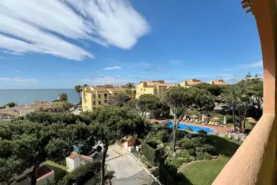 Image de Spacious 3-bedroom family friendly apartment with amazing sea views