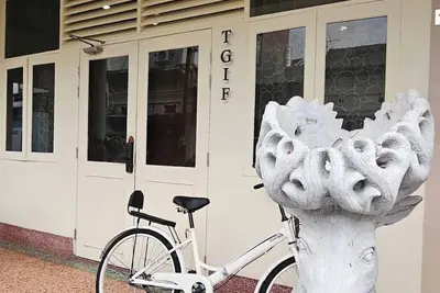 Image de Maison Tgif « Dieu merci, c'est une journée entre amis »