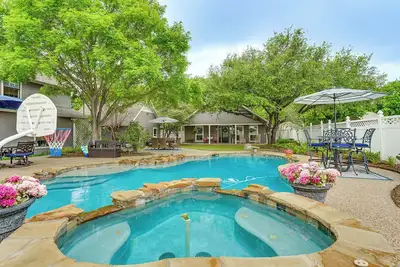 Image de Backyard Bungalow w/ Pool & Country Views