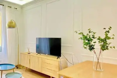 Image de ★ Designer Garden View Apartment  Heart of City★