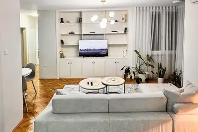 Image de Central Skopje Luxury Two-Bedroom Apartment -Modern & Spacious - Private Parking