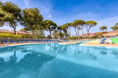 Homerez - Maison cosy avec piscine partagée à Calvisson
