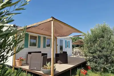 Image de Homerez - Bungalow confortable à Arles avec piscine