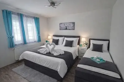 Image de Charming 2-bedroom apartment with Ac in cozy Smoljanac New open with Sauna