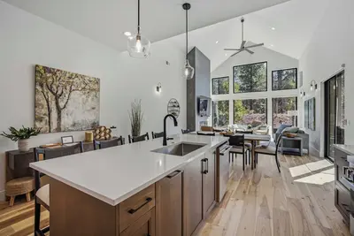 Image de Family Retreat with Access to Exclusive Golf