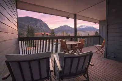 Image de Mountainside Mt. Royal Condo - Stunning Views, Great Year-Round Location!