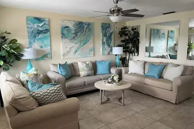 Image de Beautiful  2 bedroom, 1 bath condo close to Madeira  beach, great amenities!