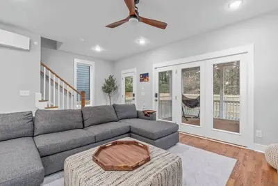 Image de Modern 3br Near Dt Durham Screened Porch