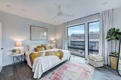 Image de Rooftop Balcony | 10-Min Walk to BofA Stadium