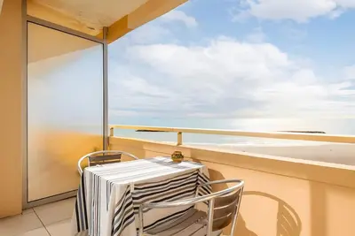 Image de Appartement « Maison De La Plage » avec vue sur mer, Wi-Fi et climatisation