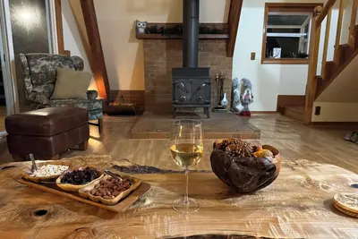 Image de Cozy family and pet-friendly A-frame in the heart of wine country.