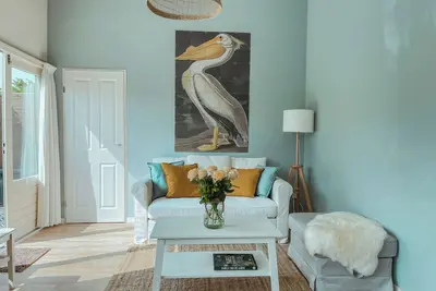 Image de The Pelican is a recently renovated ground-floor holiday bungalow on the ’t Geestmerambacht park near Schoorl and Bergen. Enjoy peace, sunshine and nature close to the beach, dunes, forest and tulip fields.