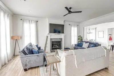 Image de Edgewood | Carlton Landing | Wraparound Porch · Pool · Hot Tub · Sleeps 12