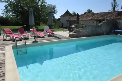 Image de Maison de vacances « Domaine Agenas » avec vue sur le lac, piscine privée et Wi-Fi