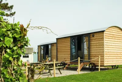 Image de Enjoy glamping in St Loy! Beautiful sea views, peace & calm. Sleeps up to four!