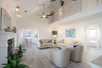 Image de French Quarter Festival Rental Near New Orleans with Waterfront with Boat Dock