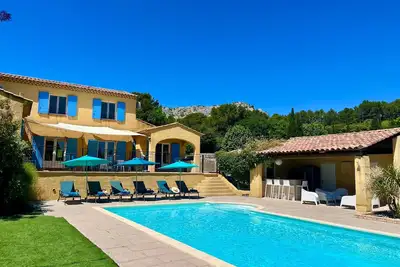 Image de Maison Des Arches Mérindol, spacieuse et lumineuse. 6 chambres et piscine privée.