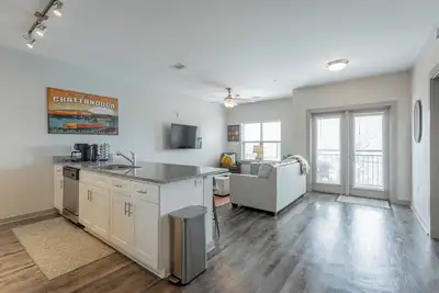 Image de 1-bdrm condo downtown along the Tennessee River with pool & gym access