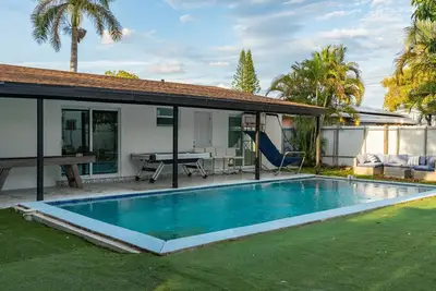 Image de Beverly Park Poolside Retreat