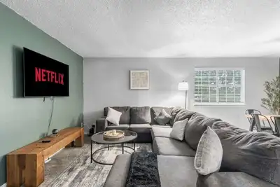 Image de 3 Min Walk to At&T | 2br | Parking + Pets + Gym