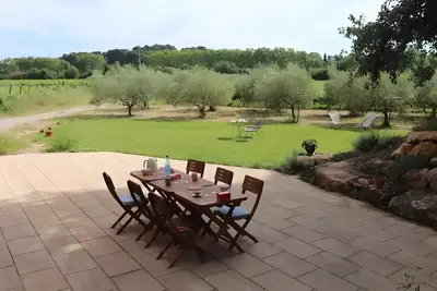 Image de Maison de vacances « Le Gîte du Petit Verdot » avec Wi-Fi et climatisation