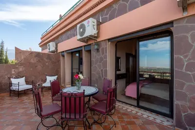 Image de Amazing house of holiday apartements with panoramic view over the suburbs