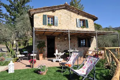 Image de Typical rustic Tuscan farmhouse with stunning views of Lucca. Private park/garden. Wifi