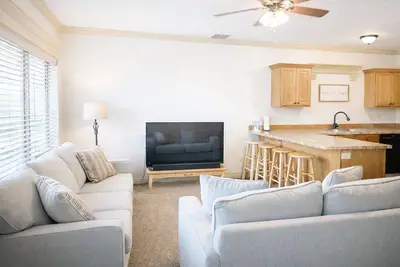 Image de Spacious Home - Sleeps 7 - Full Kitchen