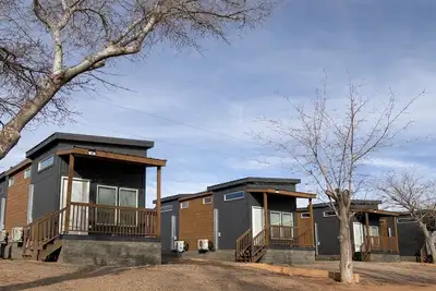 Cozy Tiny Home 2 King Room Sleeps 4