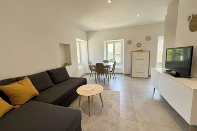 Image de Hosthelp - Les Balises\nSpacieux appartement de 2 pièces entièrement rénové