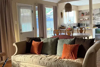Image de Delightful 3-bedroom Spanish inspired house in Richmond. The Rustic Villa.