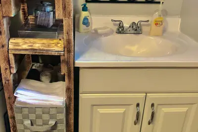 Image de Perfect 2-bedroom cabin in adorable Frederic for a relaxing getaway